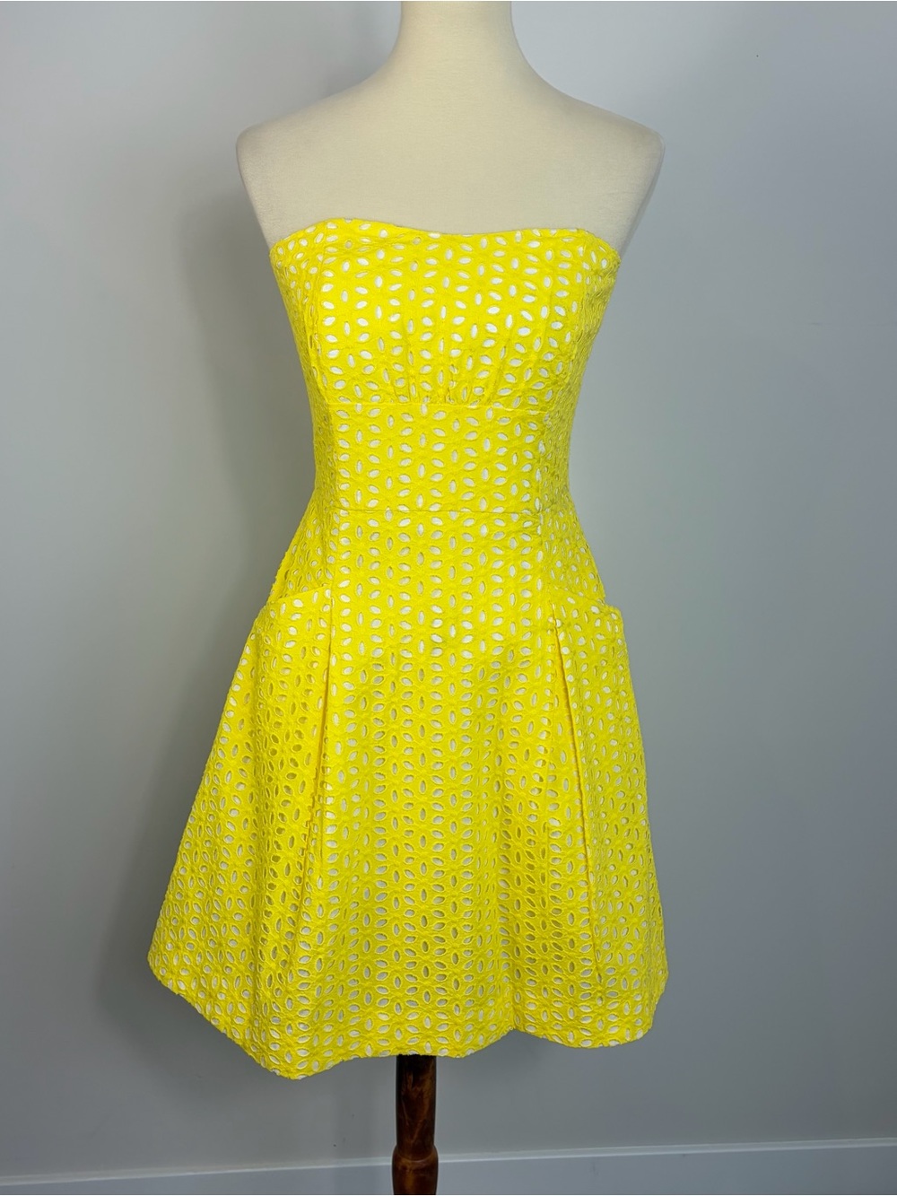 Lilly Pulitzer Yellow Blossom Pineapple Juice Pinwheel Eyelet Fit Flare Dress 4